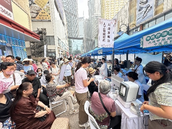 股配所 中医药文化夜市首日2万余名大连市民参与